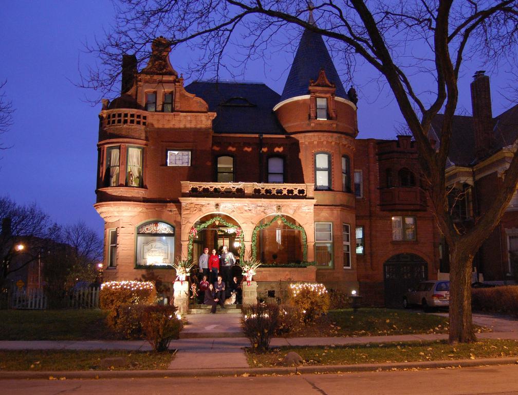 Schuster Mansion Bed & Breakfast Milwaukee Exterior photo