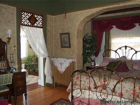 Schuster Mansion Bed & Breakfast Milwaukee Room photo