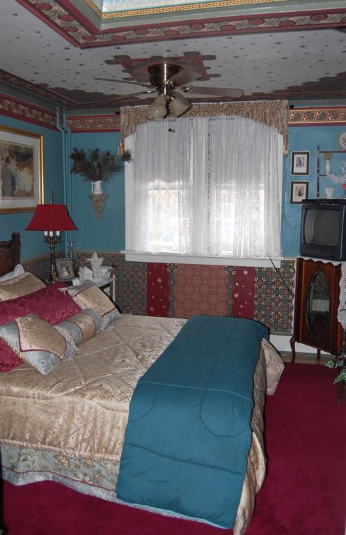 Schuster Mansion Bed & Breakfast Milwaukee Room photo