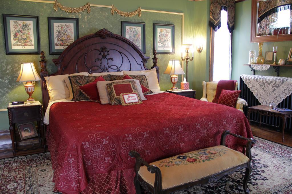 Schuster Mansion Bed & Breakfast Milwaukee Room photo